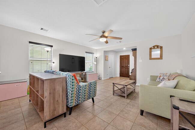 Building Photo - 2623 Hawthorn Park Ct