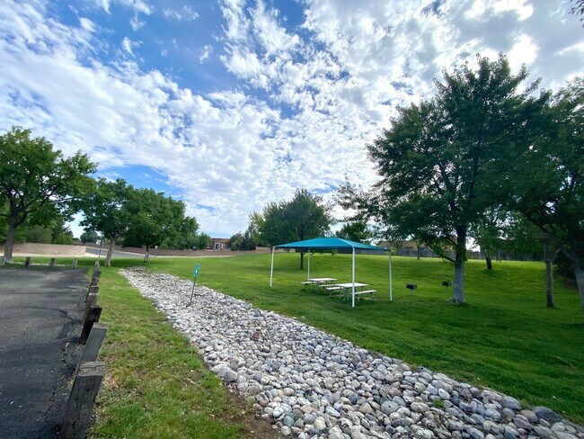 Building Photo - Spacious Home in Vista Primera