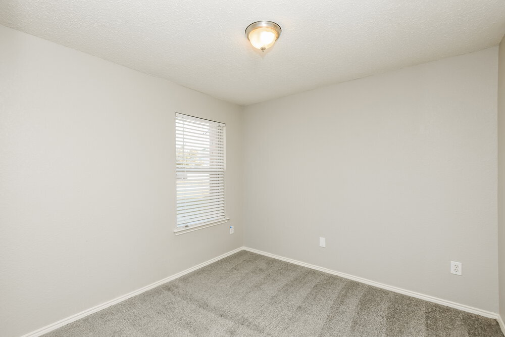 Building Photo - 7948 Meadow View Tr