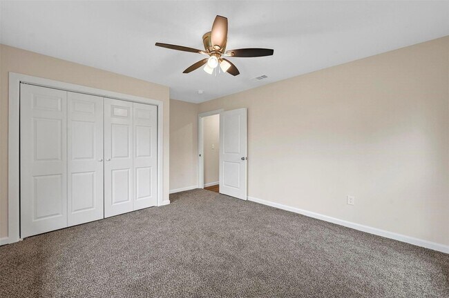 Building Photo - 410 Rustic Cir