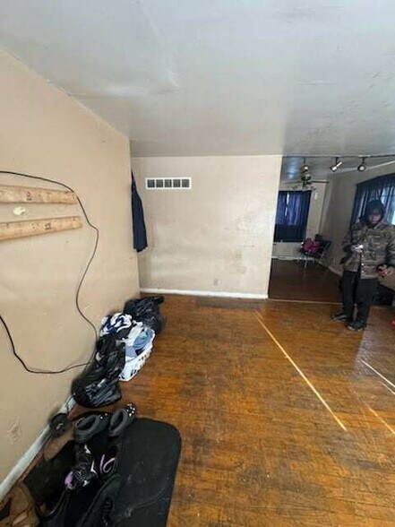 Building Photo - 622 W York Ave