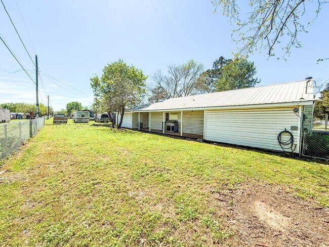 Building Photo - Fully Renovated Modern Farmhouse in Quiet Jennings
