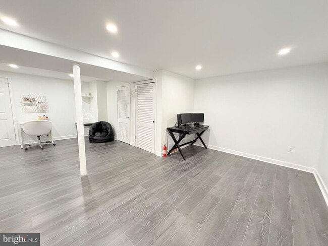 Building Photo - 6910 Fern Pl