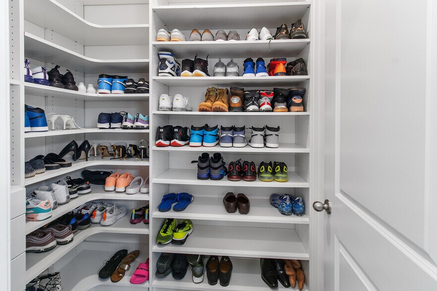 Building Photo - 7531 Mandarin Grove Way