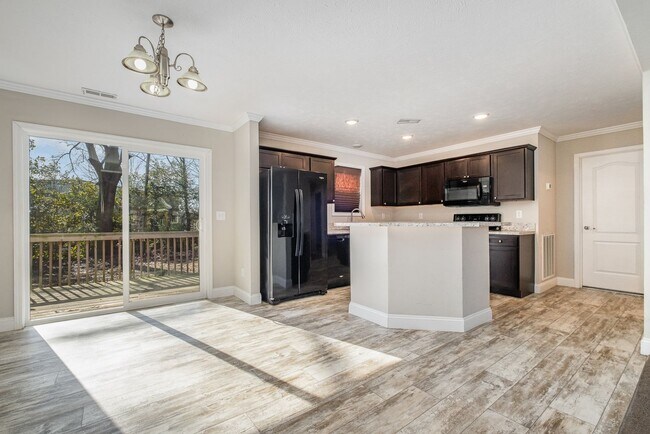 Building Photo - Available to Show