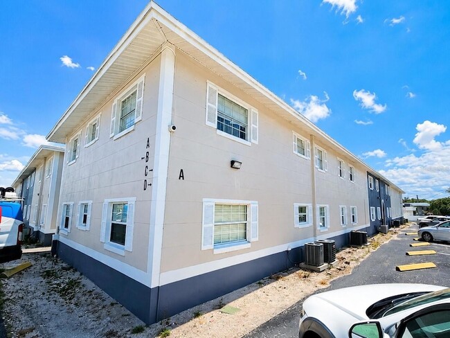 Building Photo - 1400 Eudora Rd