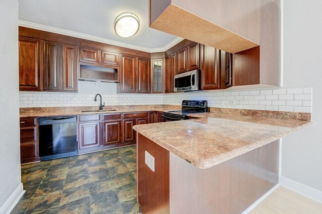 Building Photo - Modern Townhome  3 Bedrooms/2.5 Bathrooms