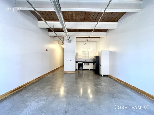 Primary Photo - Large One Bedroom Loft in Crossroads