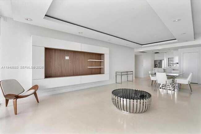 Building Photo - 601 NE 36th St