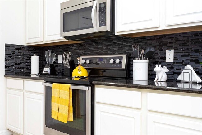 Building Photo - 650 Las Fuentes Dr