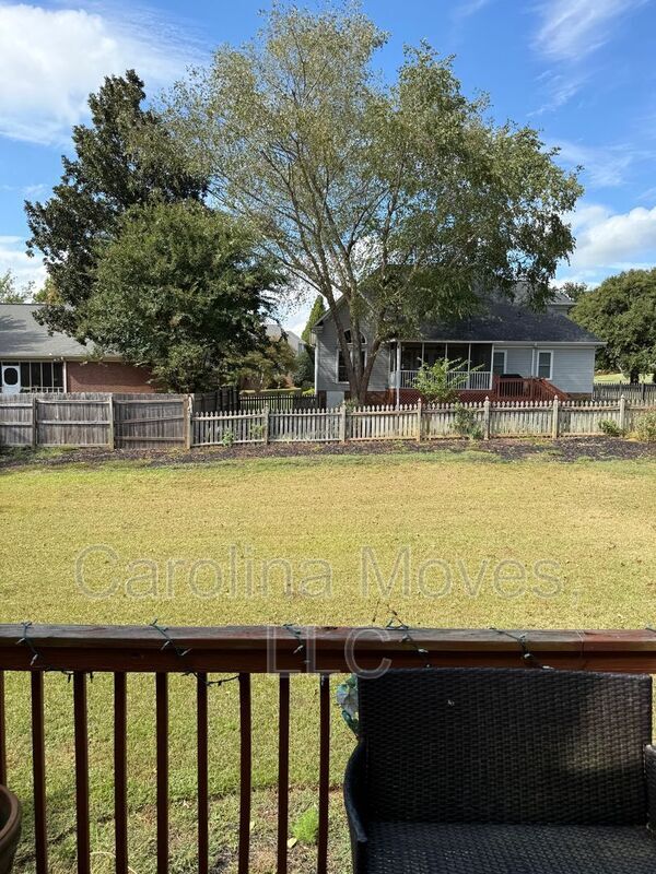 Building Photo - 204 Brushy Meadows Dr