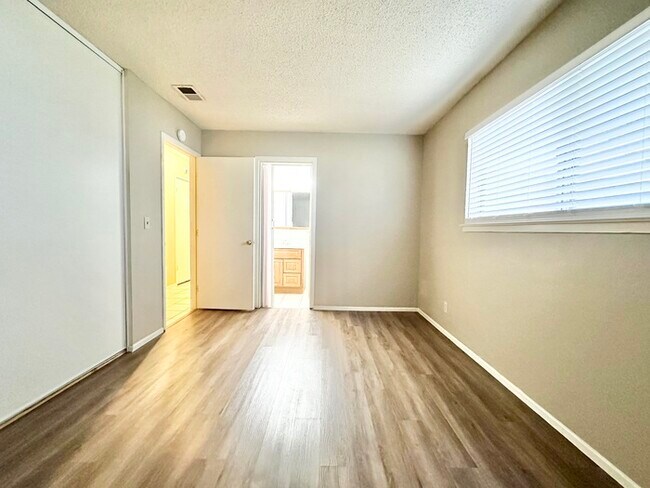Building Photo - Beautiful 3 bedroom 2 bathroom Sacramento !