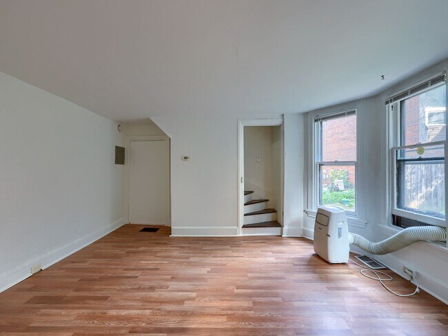 Building Photo - 127 Herr St
