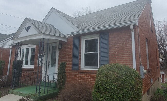 Building Photo - 228 Shaner St