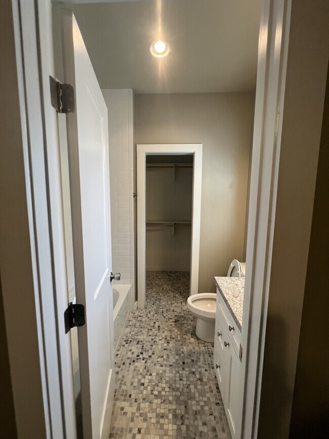 Building Photo - 300 W Dexter Dr