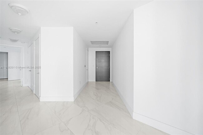 Building Photo - 17111 Biscayne Blvd