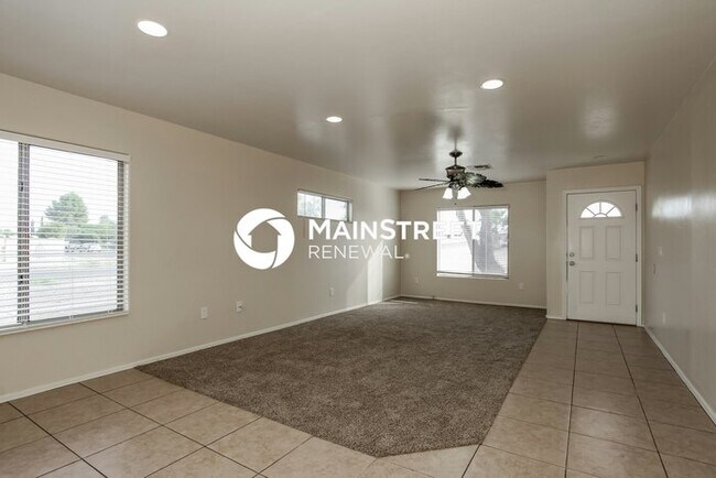 Building Photo - 3 Bedroom Pet-Friendly Home in TUCSON, AZ with Main Street Renewal