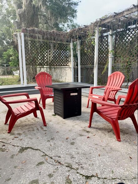 Building Photo - 8633 Emerald Isle Cir S