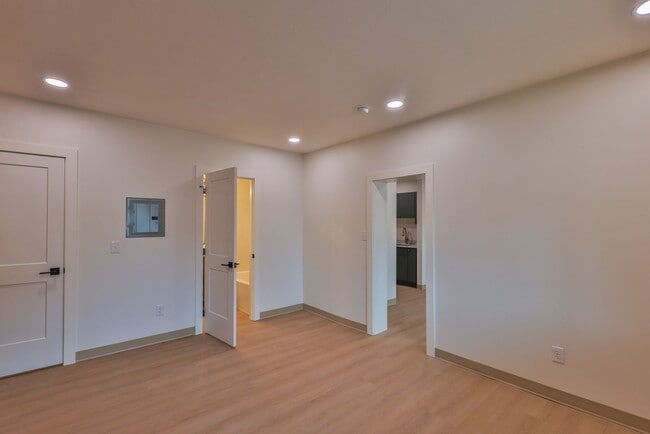 Building Photo - Modern Remodel with Designer Finishes | All Utilities Included