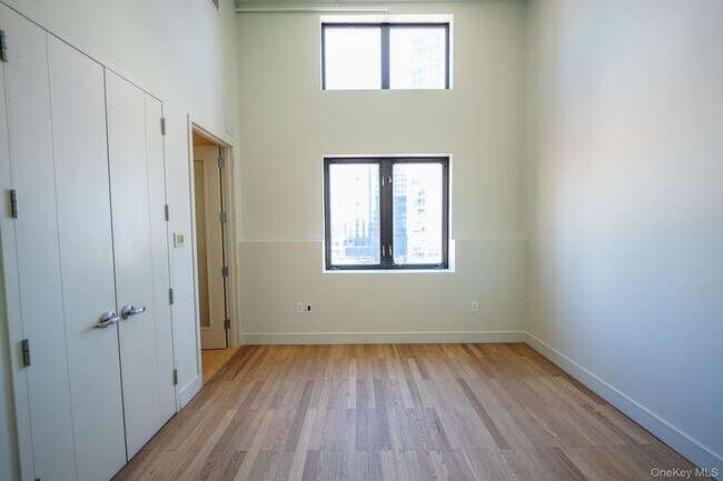 Building Photo - 25 Leroy Pl