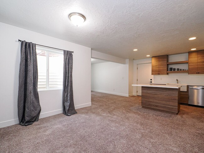 Building Photo - Basement Apartment in Eagle Mountain