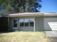 Building Photo - 3BR Home with Large Yard  Steps from Chenowith Elementary