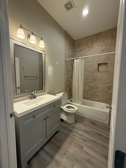 Building Photo - 524 Wood Dr