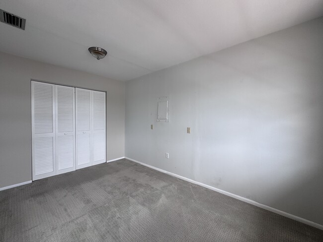 Building Photo - 306 Parkside Dr