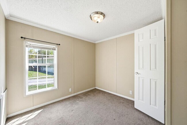 Building Photo - 267 Maddux Farm Dr