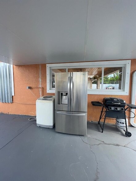 Building Photo - 584 Vossler Ave