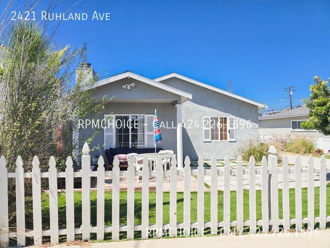 Building Photo - 2421 Ruhland Ave