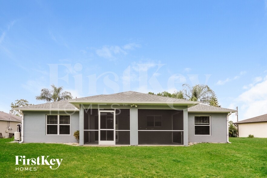 Building Photo - 2463 Alesio Ave
