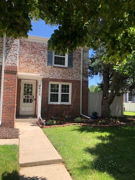 Primary Photo - 1230 Leyden St