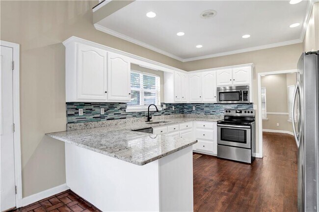 Building Photo - 708 Monarch Dr W