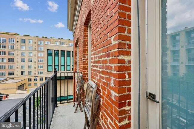 Building Photo - 1401 Columbia Rd NW