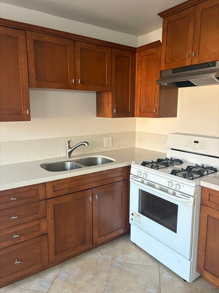 Primary Photo - 414 E Elk Ave