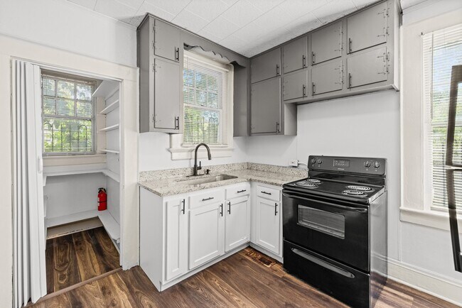 Building Photo - 4948 Farrell Ave