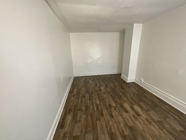 Building Photo - 709 W Princess St
