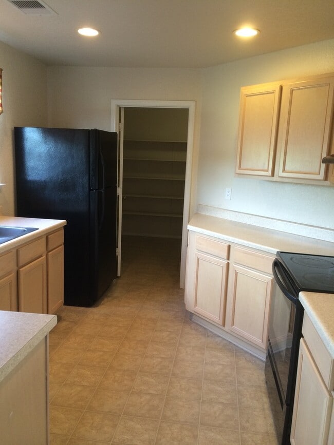 Building Photo - 6003 Ironmill Creek