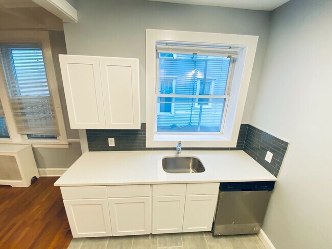 Building Photo - 337 Winthrop Ave