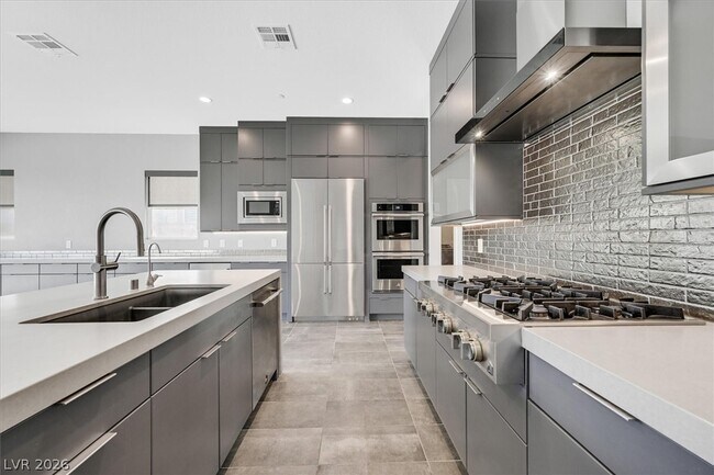 Building Photo - 3367 Stone View Ave