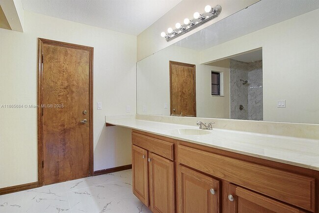 Building Photo - 525 SE Brookside Terrace