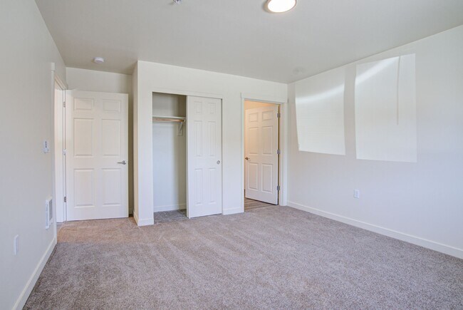 Building Photo - Country Living with Modern Flair: Wake up to the sounds of nature, Live Minutes from Everything