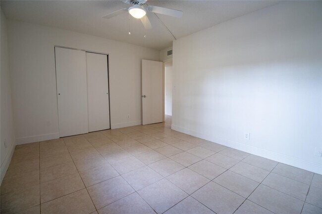 Building Photo - 1505 SW 2nd St