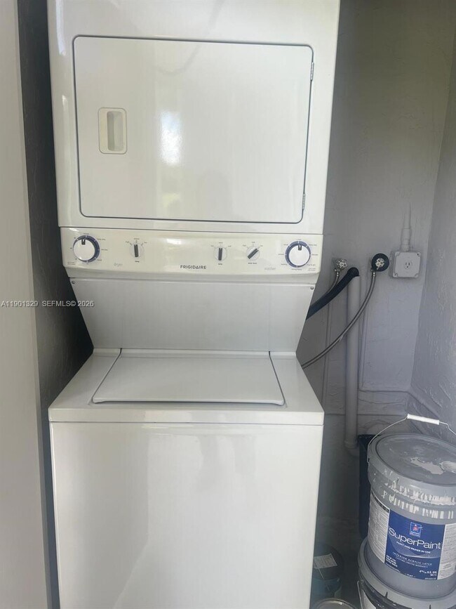 Building Photo - 438 NE 210th Cir Terrace