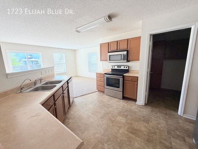 Building Photo - 1723 Elijah Blue Dr