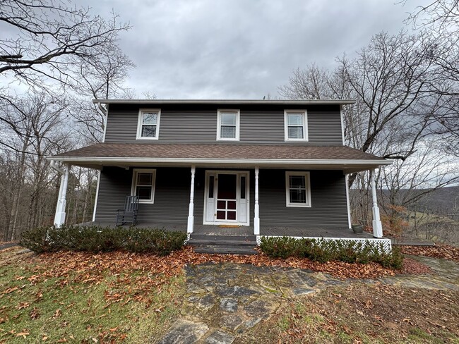 Building Photo - Large home with gorgeous views!