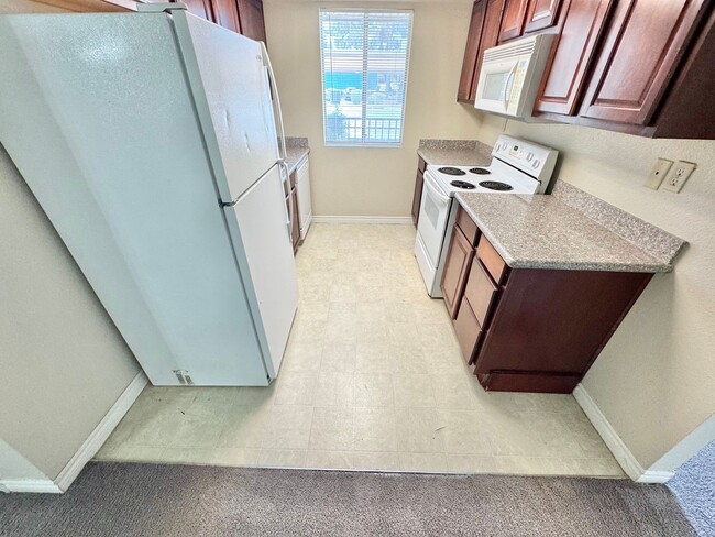 Building Photo - BEAUTIFUL 1 BEDROOM CONDO!