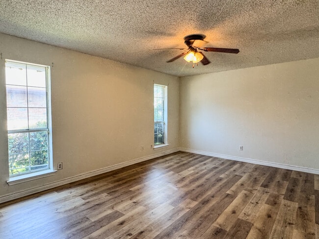 Building Photo - 3016 Eastland Ave