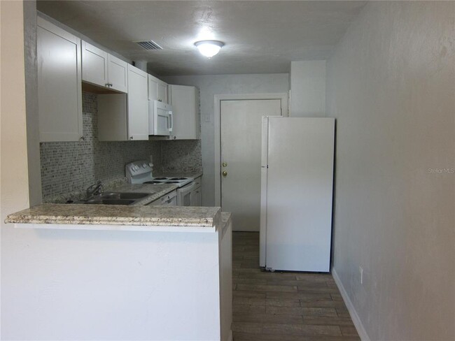 Building Photo - 812 NW 40 Ave